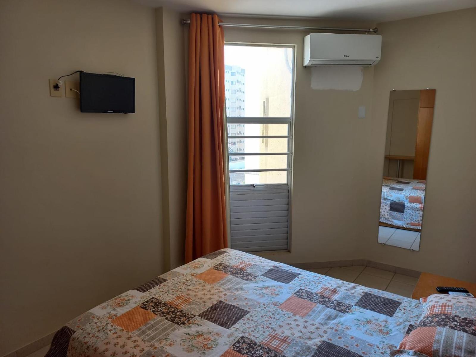 Prive Das Thermas 01 - Ar Split Nos 2 Quartos, Ventilador Na Sala, Purificador Soft Gelada Natural Калдас-Новас Экстерьер фото